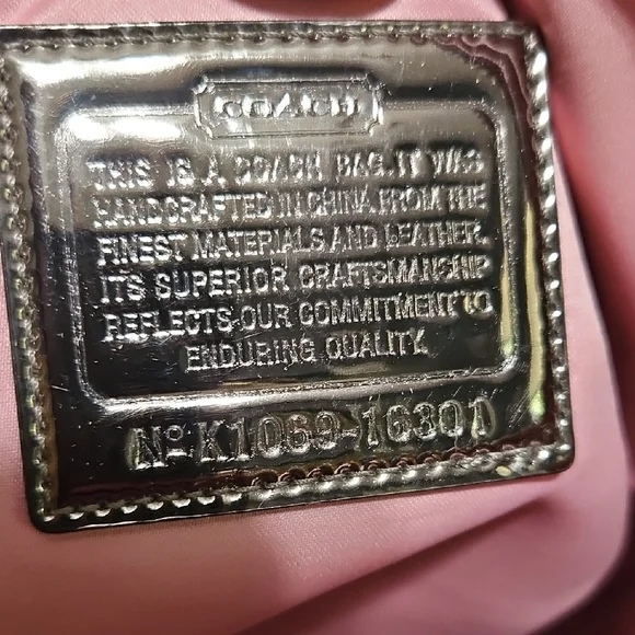 COACH EUC POPPY TOTE AND MATCHING WRISLET BUNDLE - Picture 14 of 16